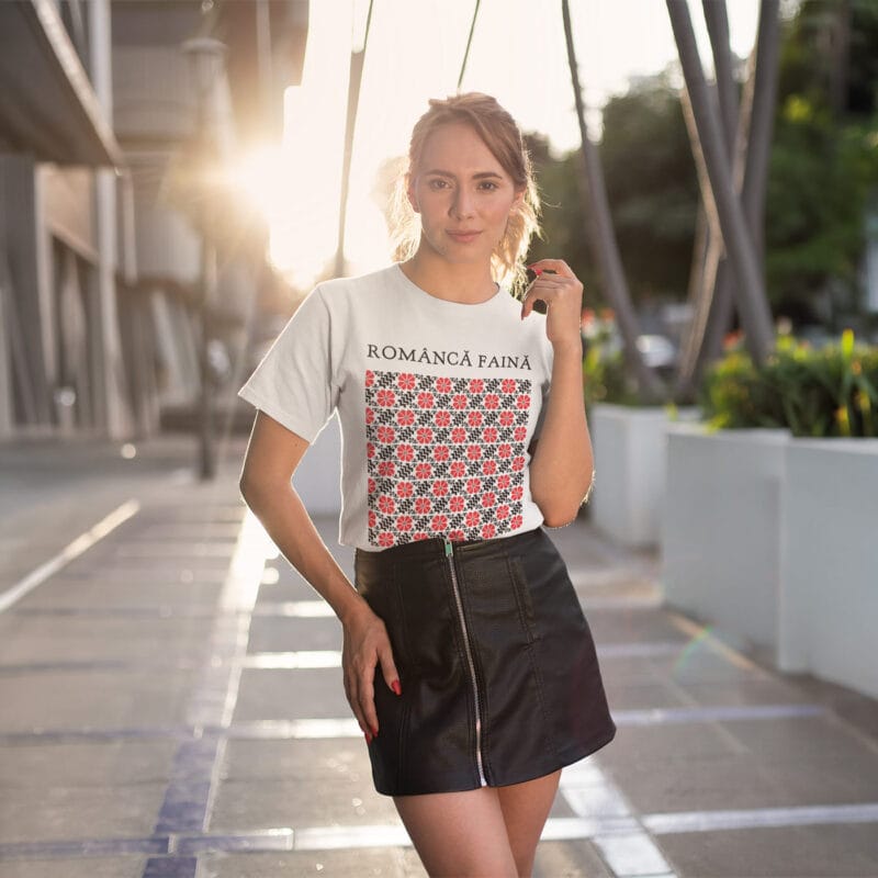 tricou personalizat femei cu mesaj — româncă faină