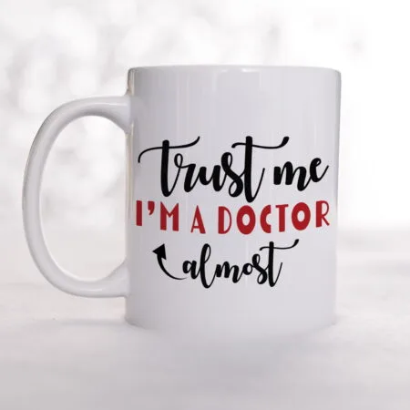 cană "trust me i'm a doctor"