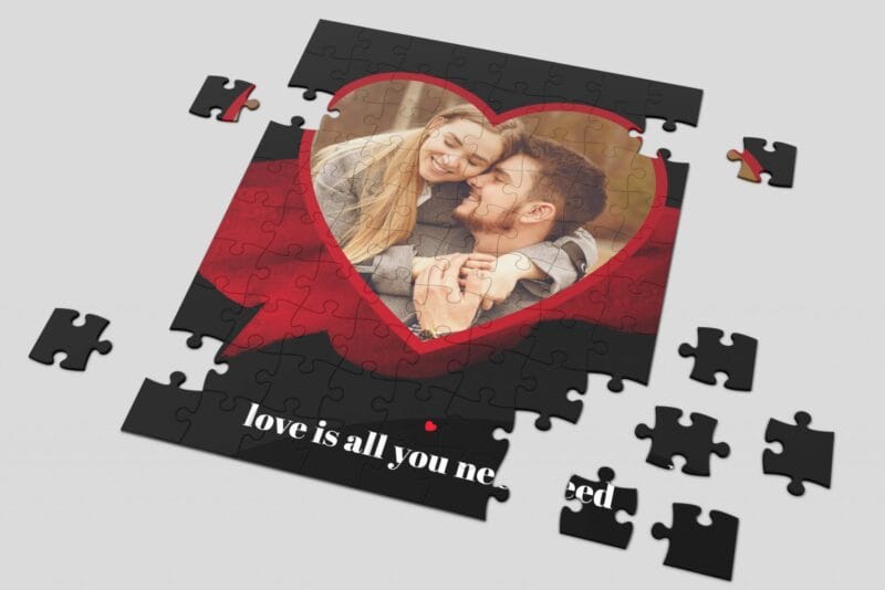 Puzzle personalizat Love is all you need