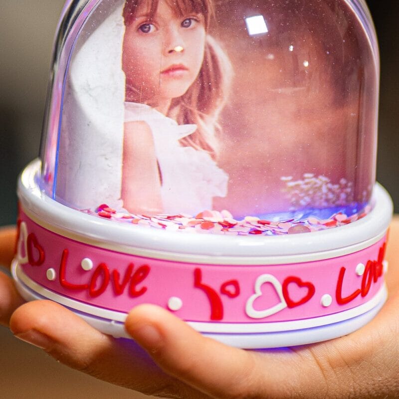 glob cu led și inimioare