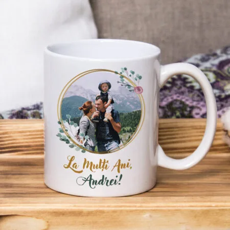 cană personalizată aniversară la mulți ani — poză, nume & design floral auriu