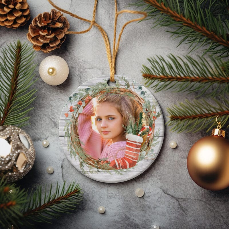 ornament ceramic personalizat cu rama craciun - ciorapel cu bomboane