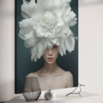 tablou canvas decorativ cu femeie asiatică și floare