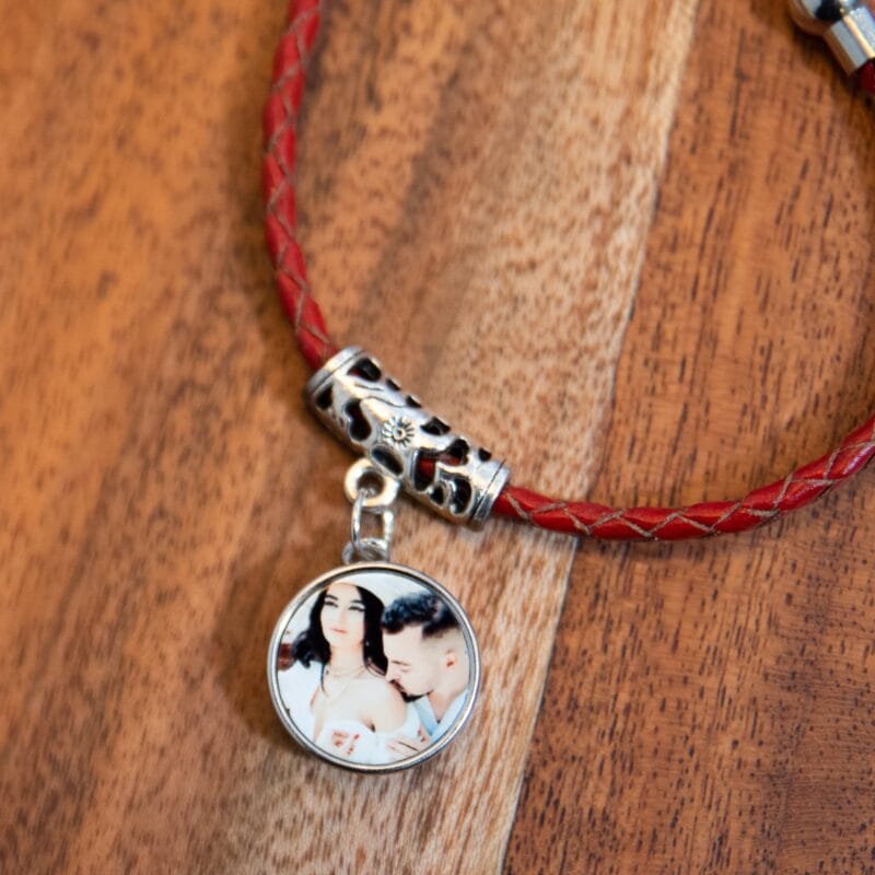 brățară din piele personalizată cu pandativ