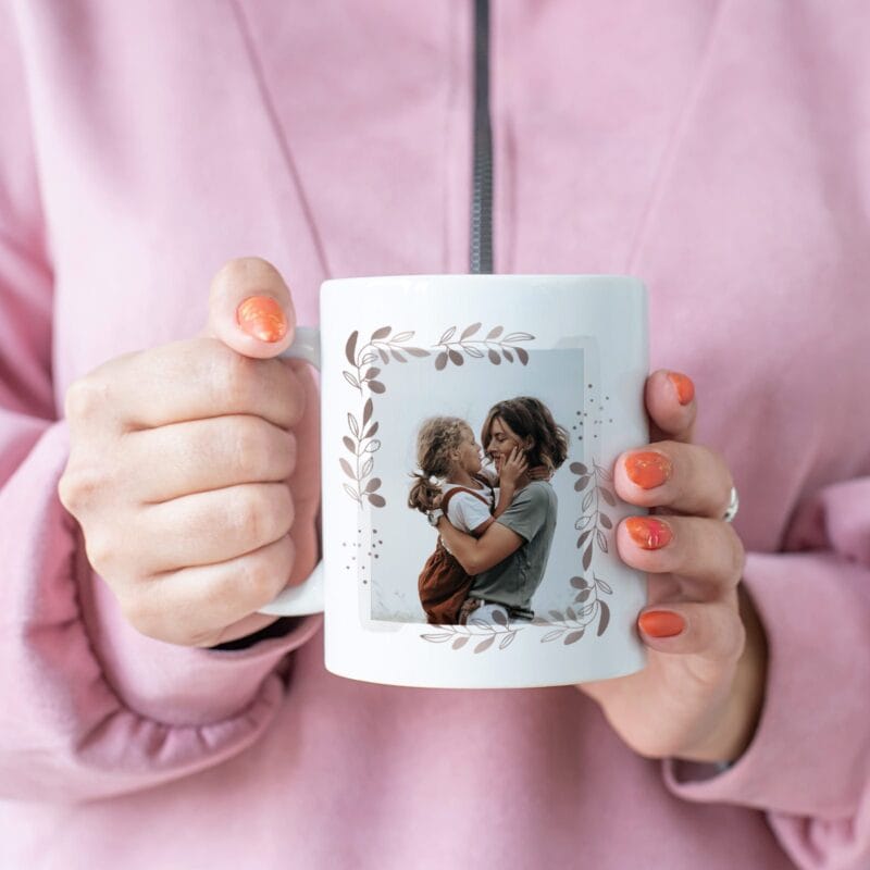 cană personalizată viața vine cu o mamă