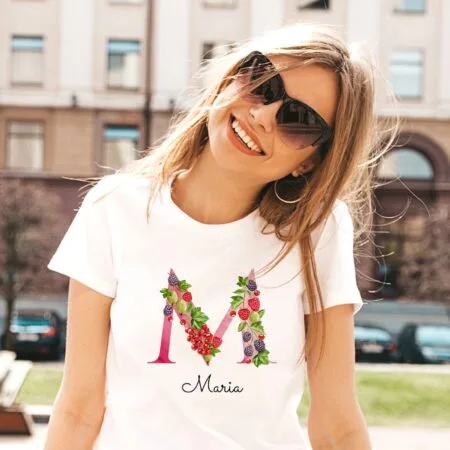 tricou personalizat cu nume și inițiala ta