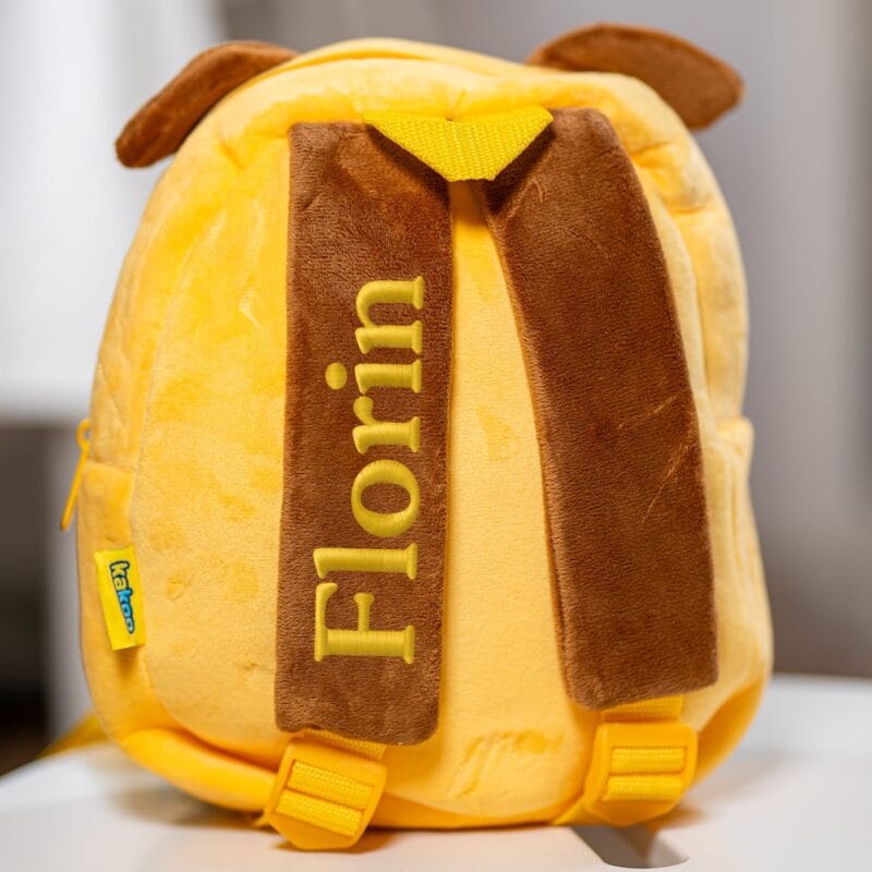 ghiozdănel cățel din pluș personalizat cu nume