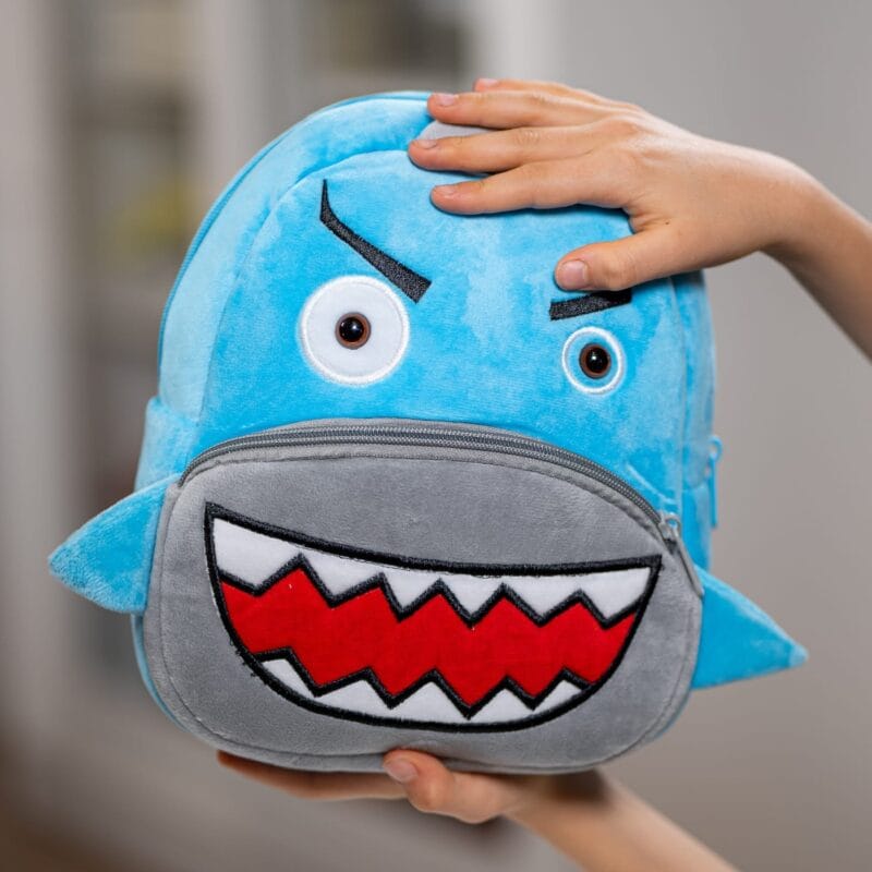 ghiozdănel rechin din pluș personalizat cu nume