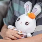 iepuraș din pluș personalizat cu inițialele numelui