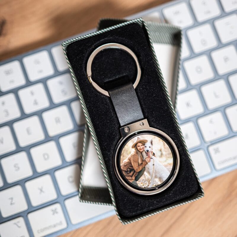 breloc elegant personalizat cu pandativ și 2 poze