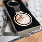 breloc elegant personalizat cu pandativ și 2 poze