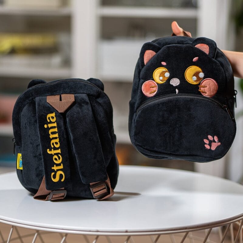 ghiozdănel pisicuță neagră din pluș personalizat cu nume