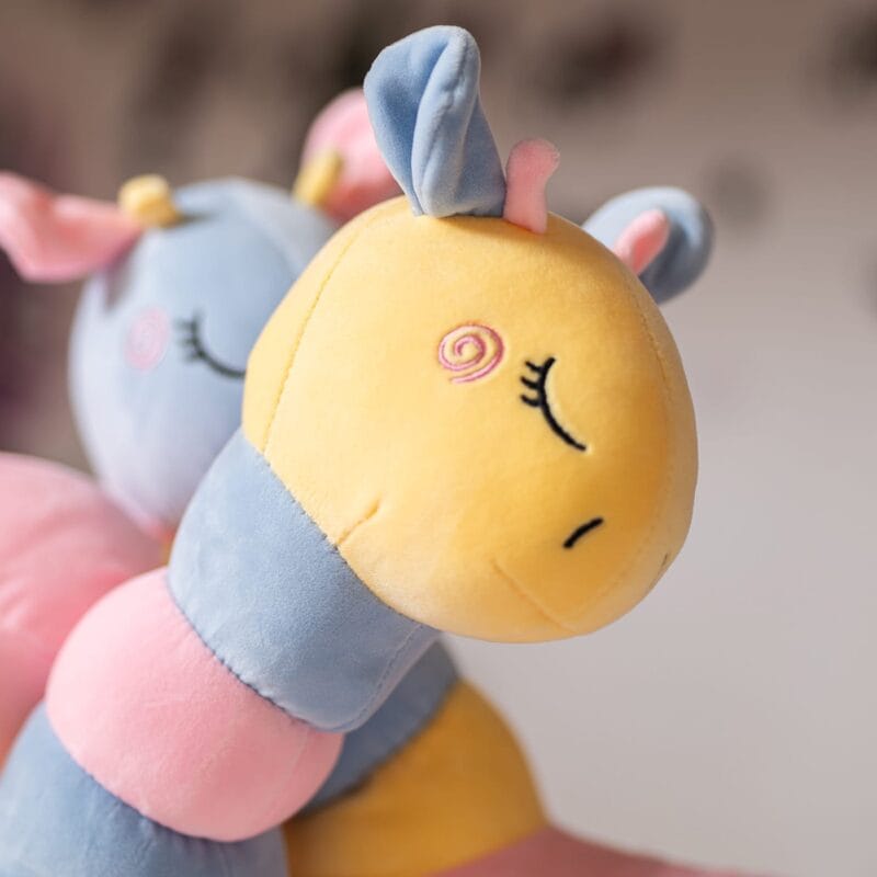 girafă adorabilă de pluș personalizată cu nume brodat