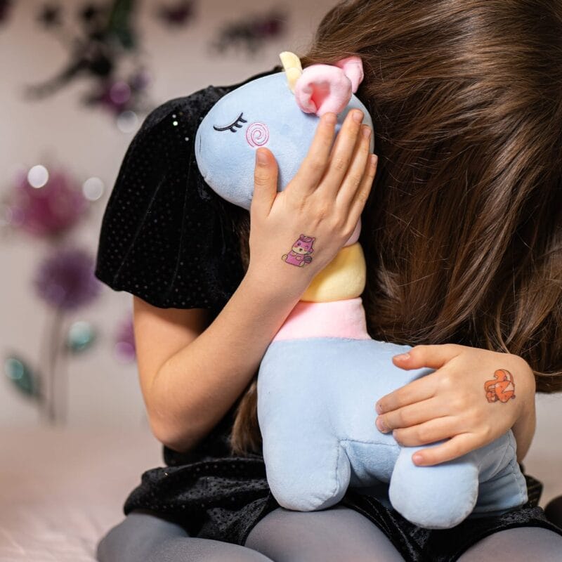 girafă adorabilă de pluș personalizată cu nume brodat