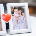 ramă foto cu inimă și 2 poze