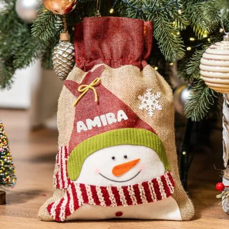 săculeț de cadouri personalizat cu nume și om de zăpadă