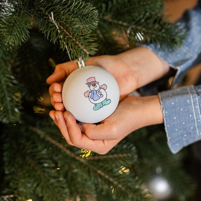 set de 8 globuri de colorat și 6 carioci