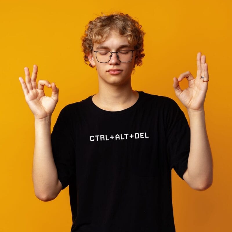 tricou personalizat ctrl+alt+del