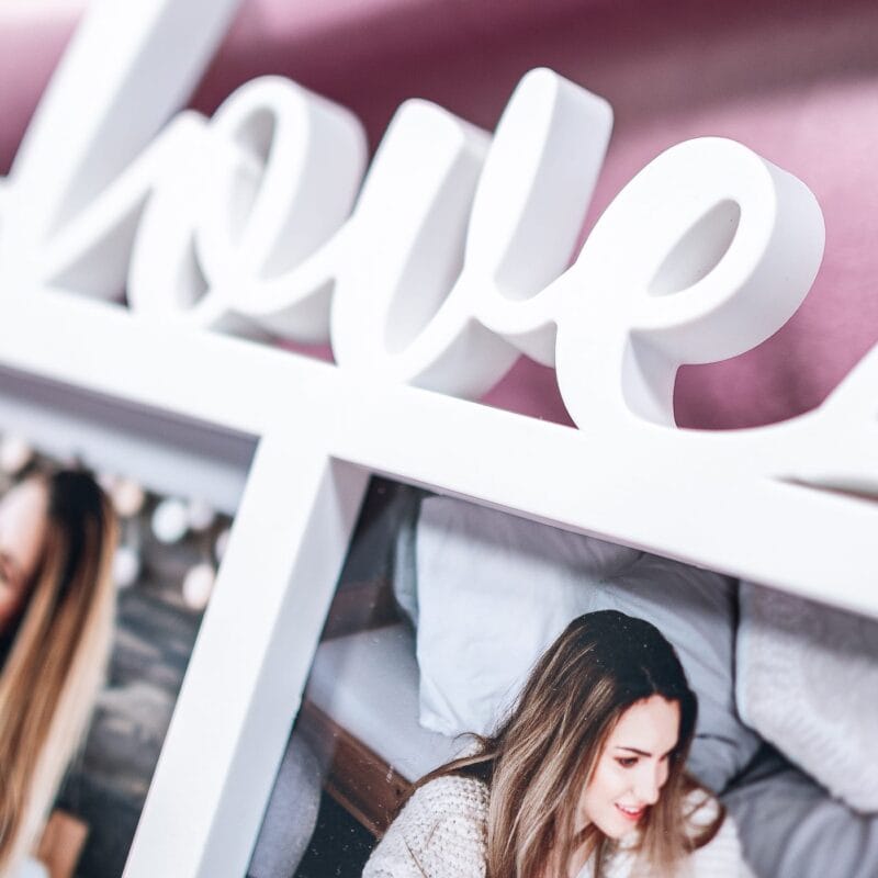 ramă foto cu love și 2 poze