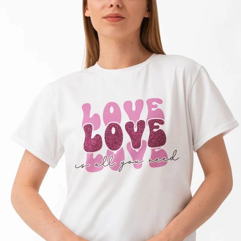 tricou cu imprimeu all you need is love