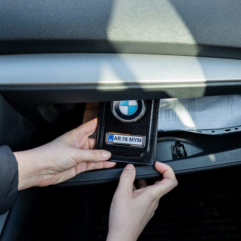 portofel acte mașină personalizat cu marcă și număr