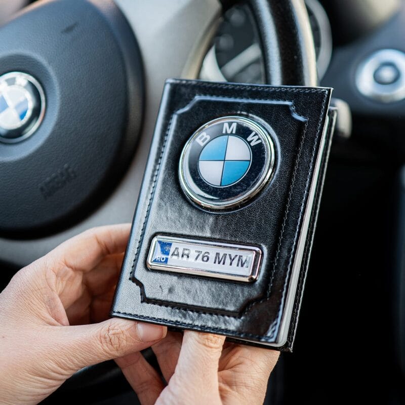 portofel acte mașină personalizat cu marcă și număr