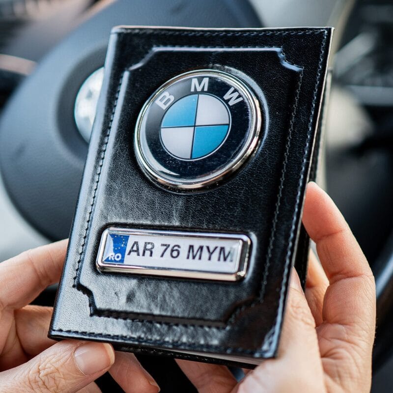 portofel acte mașină personalizat cu marcă și număr