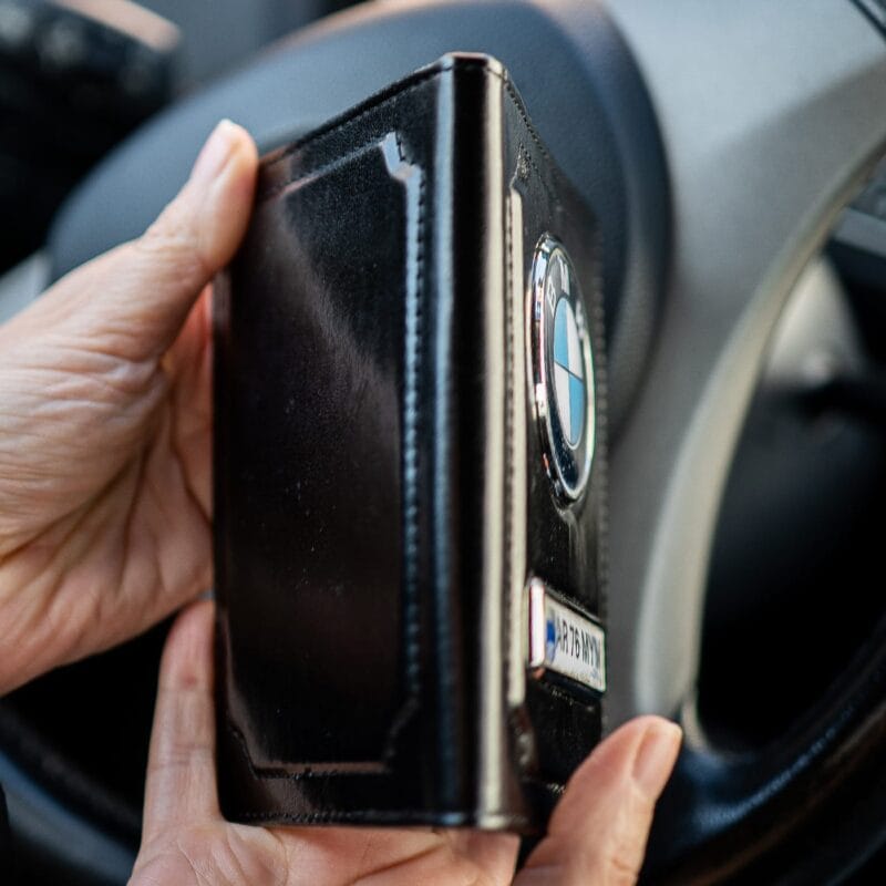 portofel acte mașină personalizat cu marcă și număr