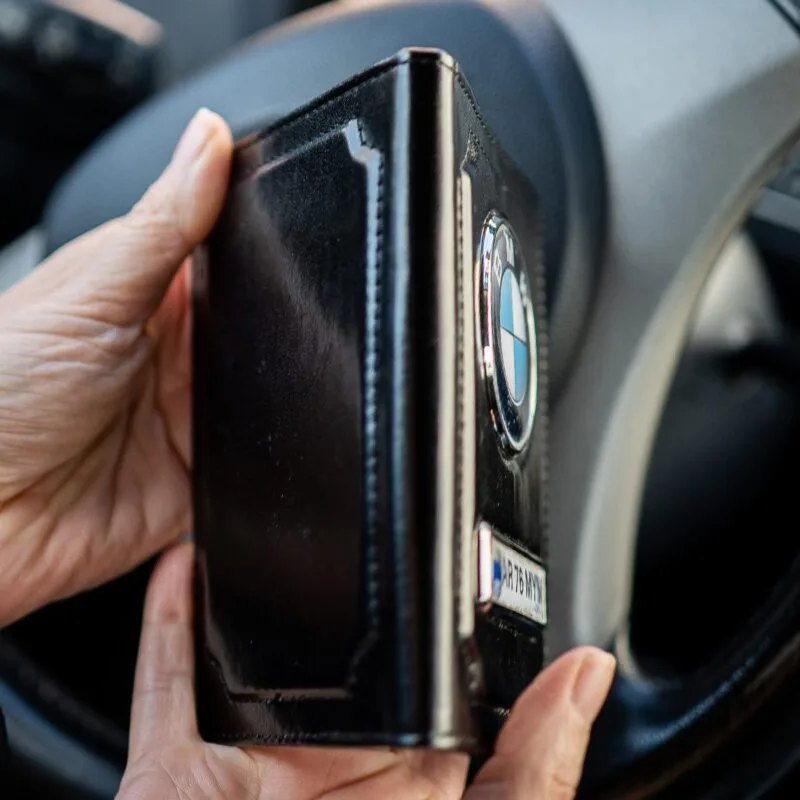 portofel acte mașină personalizat cu marcă și număr