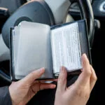 portofel acte mașină personalizat cu marcă și număr
