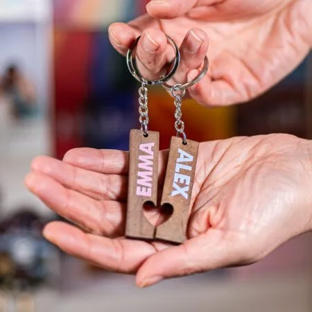 set brelocuri din lemn cu inimă personalizate cu nume