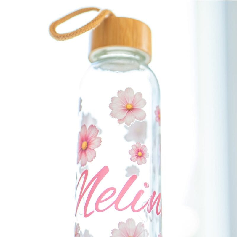 sticlă de apă personalizată cu nume și floricele