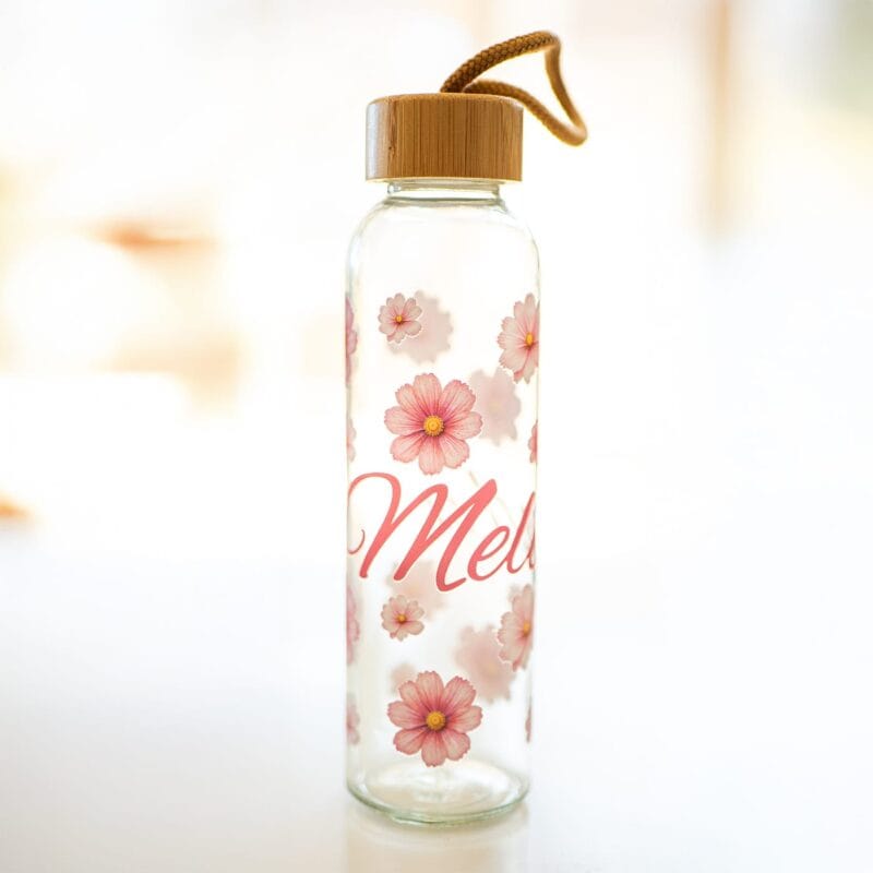sticlă de apă personalizată cu nume și floricele