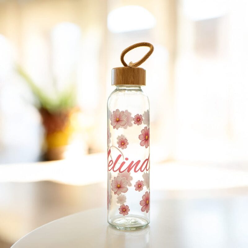 sticlă de apă personalizată cu nume și floricele