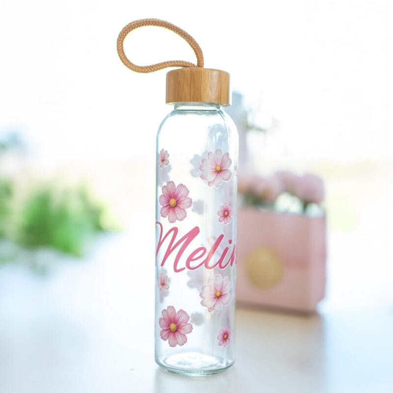 sticlă de apă personalizată cu nume și floricele