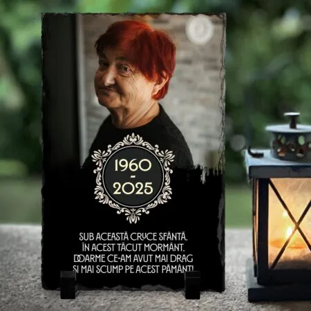piatră personalizată cu mesaj și poză sub această cruce