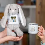 set personalizat cu cană emailată și iepuraș moale din pluș