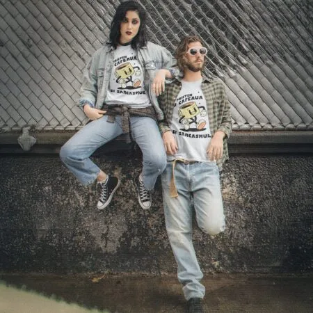 tricou personalizat prieten cu cafeaua și sarcasmul