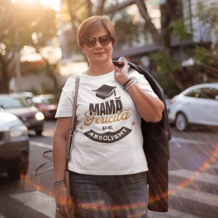 tricou personalizat mamă fericită de absolvent