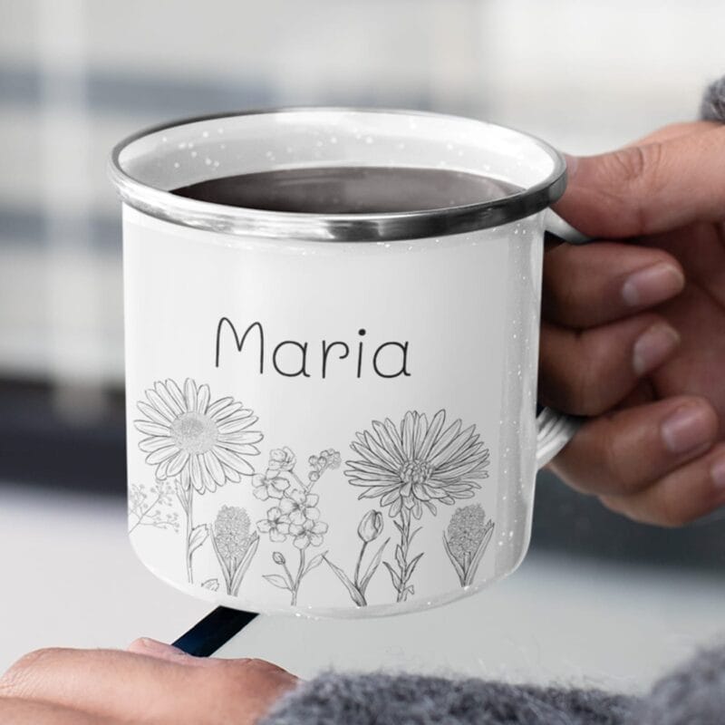 cană metalică emailată personalizată cu nume și flori alb negru