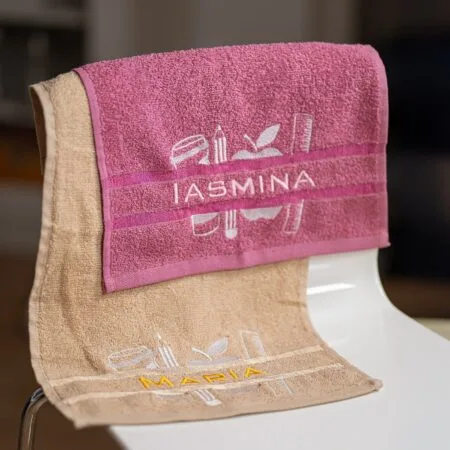 prosop brodat cu nume pentru Școală