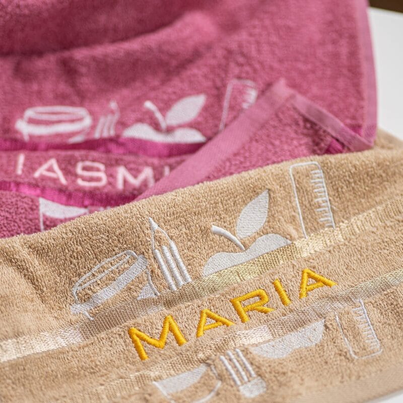 prosop brodat cu nume pentru Școală