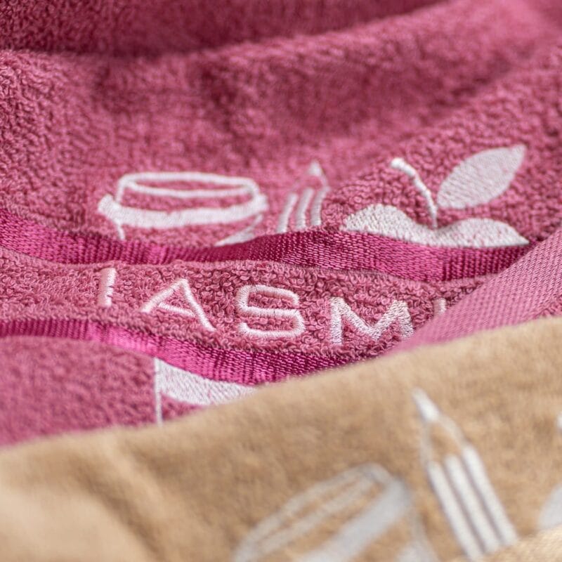 prosop brodat cu nume pentru Școală