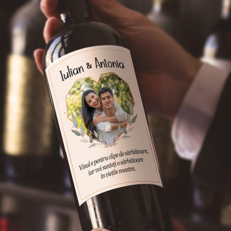 sticlă de vin pentru nași personalizată cu poză în formă de inimă