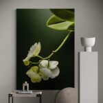 tablou canvas "eleganță naturală" orhidee albă pe fundal contrastant, artă murală modernă