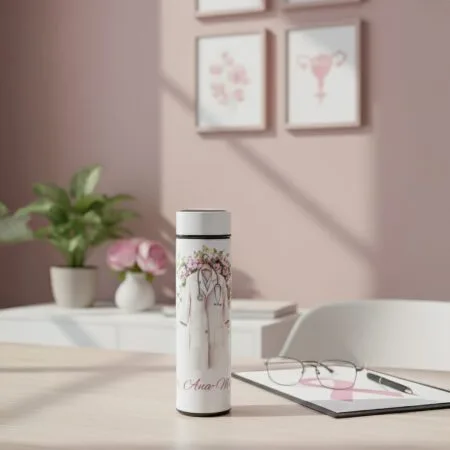termos "halat cu flori" – cadou elegant, personalizat pentru doamna doctor