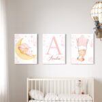 set 3 tablouri personalizate cu nume și monogramă – triptic acuarelă pentru camera copilului