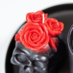 set cadou de halloween "măduva oaselor" cană termosensibilă și lumânare craniu