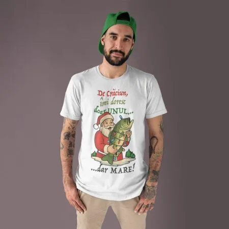 Tricou Amuzant de Crăciun „Doresc Doar Unul… Mare!” – Cadou Perfect pentru Pescari