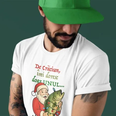 Tricou Amuzant de Crăciun „Doresc Doar Unul… Mare!” – Cadou Perfect pentru Pescari